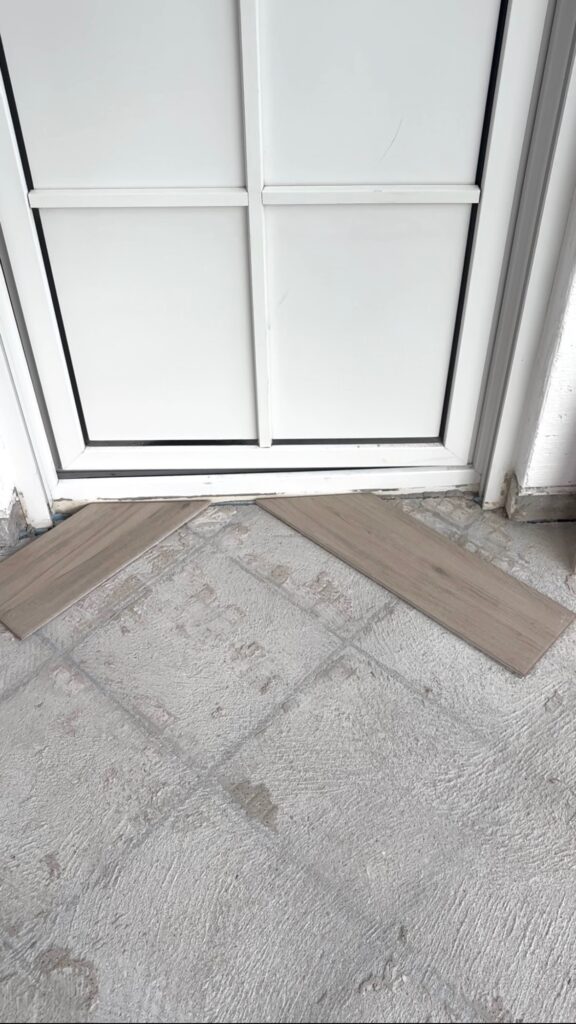 Living Letter Home Living DIY Fliesen in Holzoptik im Fischgrätmuster